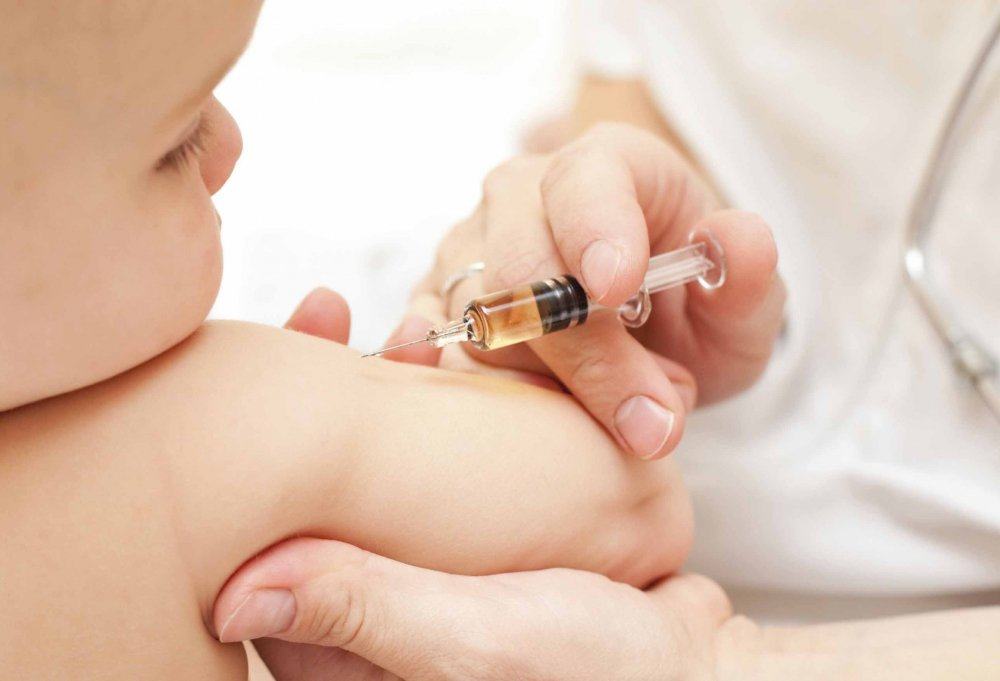 Trẻ cần tiêm vắc- xin đầy đủ để có sức đề kháng tốt nhất