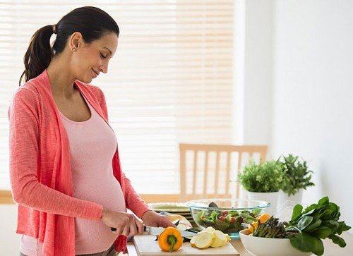 Phụ nữ mang thai 3 tháng đầu nên kiêng gì và ăn gì?