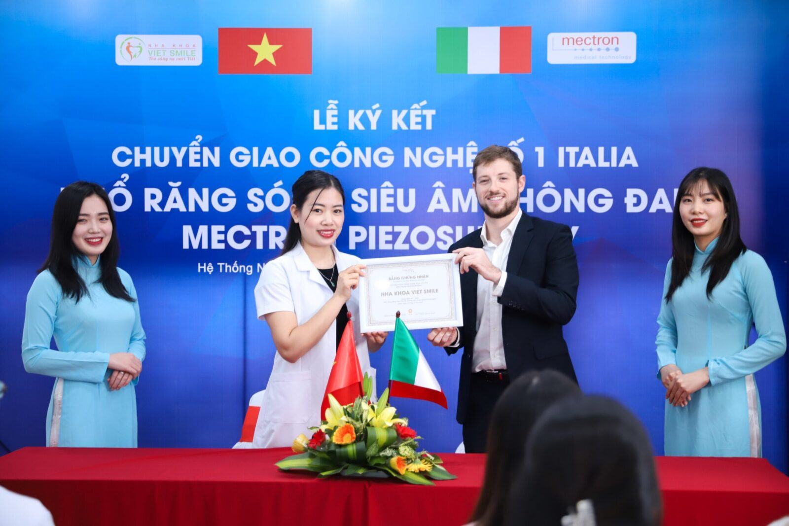 Giấy chứng nhận chuyển giao giữa Nha khoa VIET SMILE và đại diễn hãng Mectron