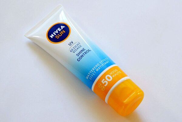 Kem chống nắng Nivea Shine control SPF50 UV Face