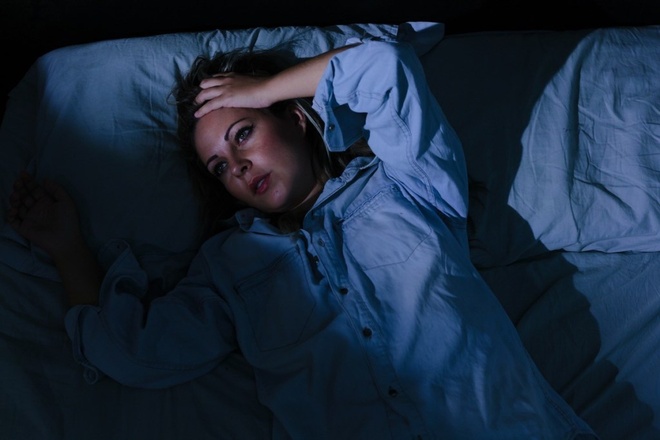 cách ngủ sớm cho người quen thức khuya