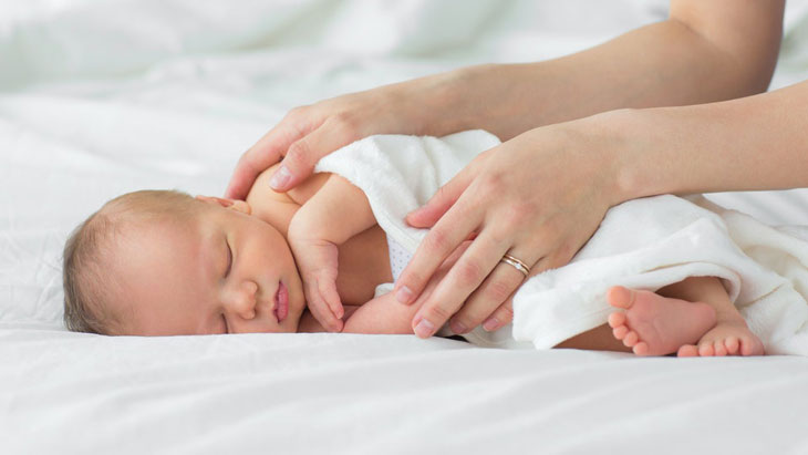 Cách đặt trẻ sơ sinh ngủ đúng tư thế