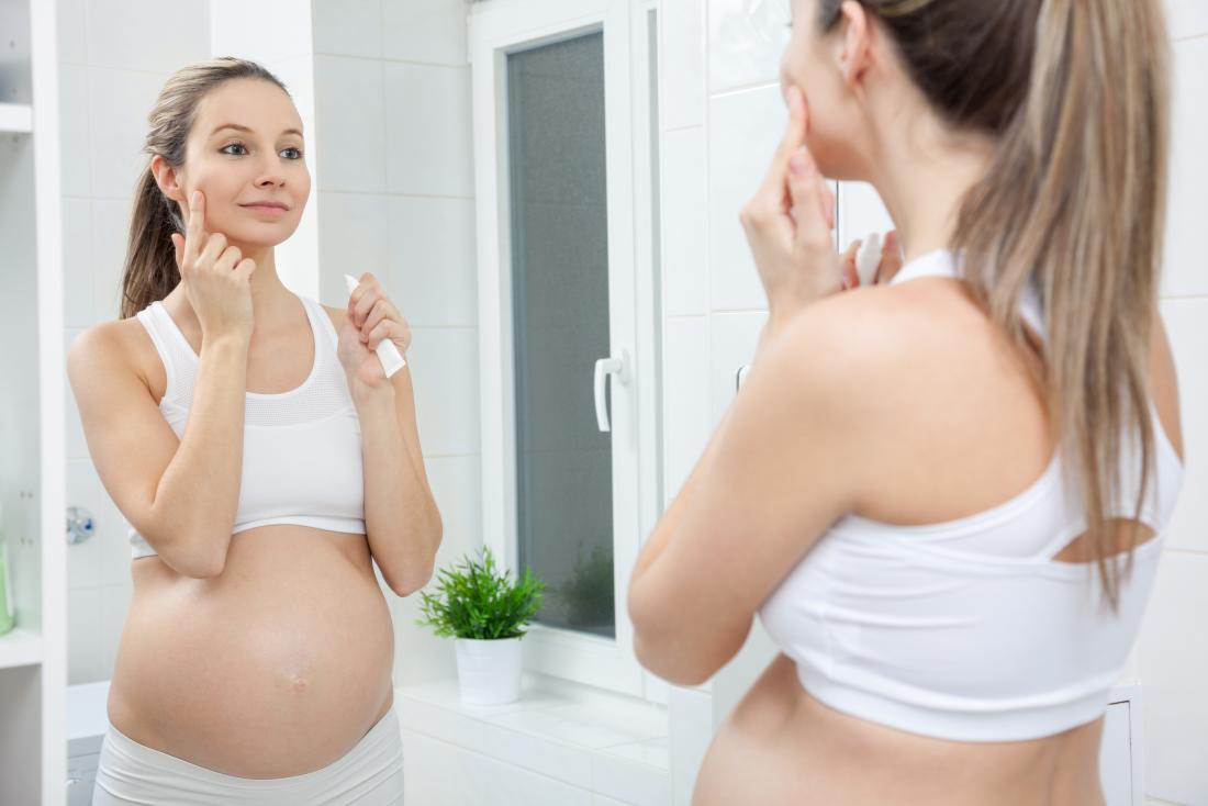 Mẹ bầu có nên tẩy trang hay không?