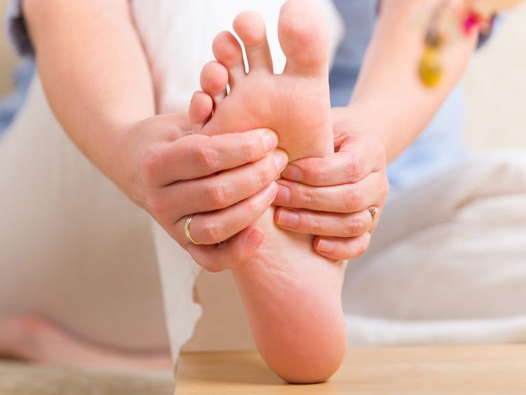 Cách bấm huyệt lòng bàn chân để khắc phục một số vấn đề về sức khỏe
